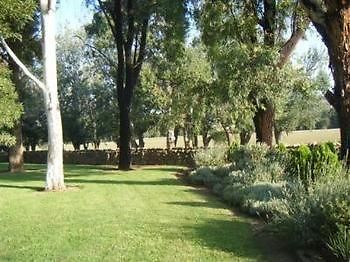 Jugiong Motor Inn Экстерьер фото